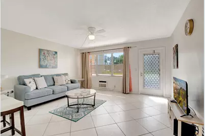176 Dorset E, Boca Raton, FL 33434 - Photo 2