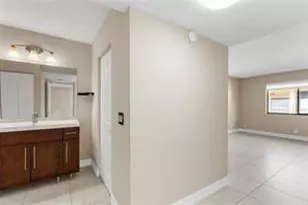 158 Lakeview Dr, Weston, FL 33326 - Photo 12