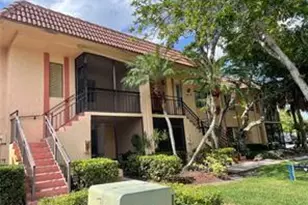 158 Lakeview Dr, Weston, FL 33326 - Photo 2