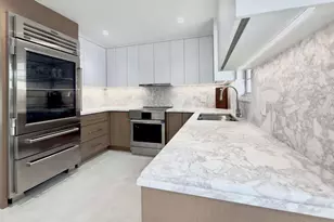 236 SE 3rd Ave, Delray Beach, FL 33483 - Photo 2