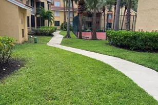 998 Coral Club Dr, Coral Springs, FL 33071 - Photo 2