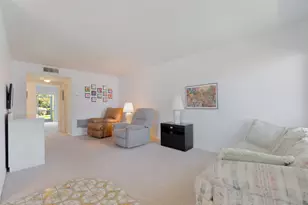 2840 Cynthia Ln, Lake Worth Beach, FL 33461 - Photo 4