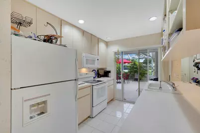 10102 Chapman Oak Court, Palm Beach Gardens, FL 33410 - Photo 8
