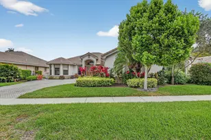 10337 Trianon Pl, Wellington, FL 33449 - Photo 2