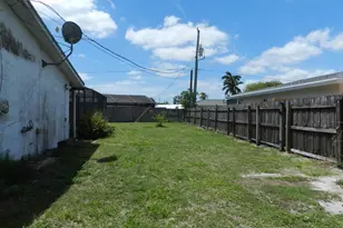 3151 Pinehurst Dr, Lake Worth, FL 33467 - Photo 10