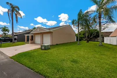4 Verwood Way, Boynton Beach, FL 33426 - Photo 2