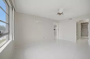 10442 E Clairmont Cir, Tamarac, FL 33321 - Photo 12