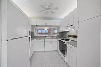10442 E Clairmont Circle #204, Tamarac, FL 33321 - Photo 6
