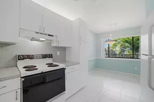 10442 E Clairmont Cir, Tamarac, FL 33321 - Photo 8