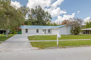 320 Chamberlain Blvd, Fort Pierce, FL 34946 - Photo 1