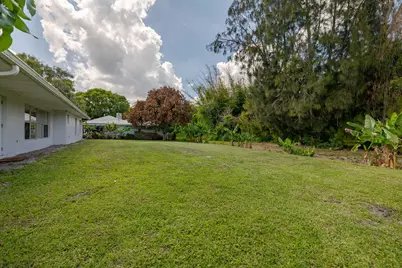 320 Chamberlain Boulevard, Fort Pierce, FL 34946 - Photo 12