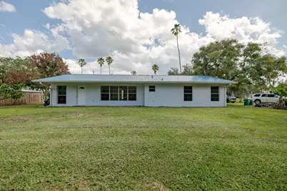 320 Chamberlain Boulevard, Fort Pierce, FL 34946 - Photo 10