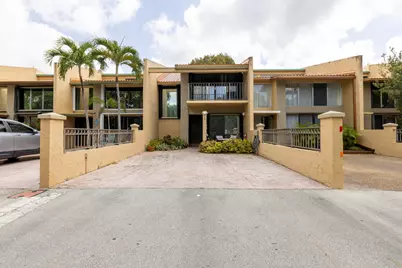 720 E Coco Plum Circle #5, Plantation, FL 33324 - Photo 1