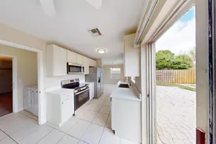 140 Pheasant Run Blvd, West Palm Beach, FL 33415 - Photo 8