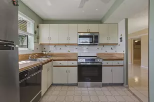 11200 SW 13th St, Pembroke Pines, FL 33025 - Photo 14