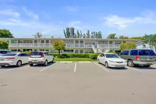 392 Durham Cir, Deerfield Beach, FL 33442 - Photo 2