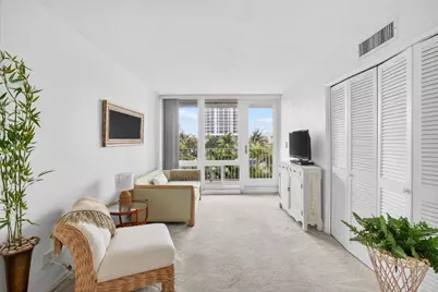 524 Orton Avenue #403, Fort Lauderdale, FL 33304 - Photo 8