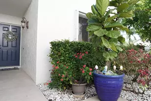 100 Pelican Pointe Dr, Delray Beach, FL 33483 - Photo 2