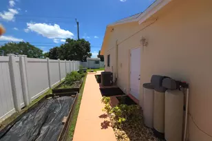 4554 Franwood Dr, Delray Beach, FL 33445 - Photo 4