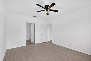 393 SW Tarra Ave, Port Saint Lucie, FL 34953 - Photo 20