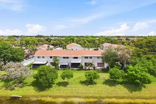 644 NE 195th St, Miami, FL 33179 - Photo 2