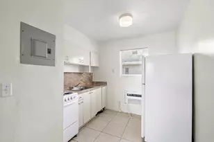 515 NE 150th St, Miami, FL 33161 - Photo 4