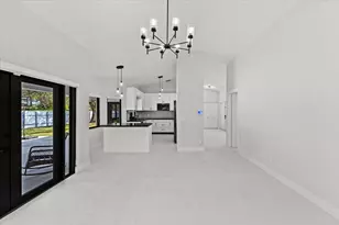 20221 NW 8th St, Pembroke Pines, FL 33029 - Photo 4