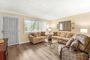 600 Village Green Ct, Palm Springs, FL 33461 - Photo 2