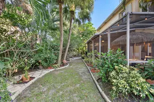 11377 Lakeview Dr, Coral Springs, FL 33071 - Photo 32