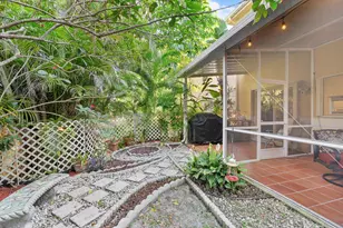 11377 Lakeview Dr, Coral Springs, FL 33071 - Photo 30