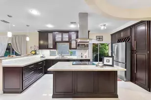 11377 Lakeview Dr, Coral Springs, FL 33071 - Photo 2