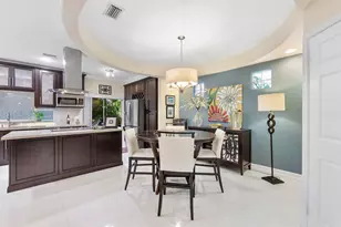 11377 Lakeview Dr, Coral Springs, FL 33071 - Photo 4