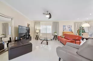 11377 Lakeview Dr, Coral Springs, FL 33071 - Photo 6