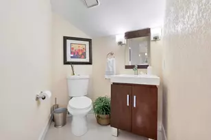 11377 Lakeview Dr, Coral Springs, FL 33071 - Photo 12