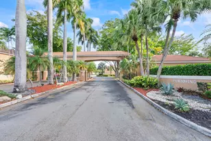 11377 Lakeview Dr, Coral Springs, FL 33071 - Photo 28