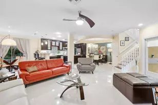 11377 Lakeview Dr, Coral Springs, FL 33071 - Photo 10