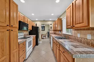 12541 SW 10th Ct, Davie, FL 33325 - Photo 2