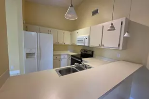 401 Springdale Cir, Palm Springs, FL 33461 - Photo 8