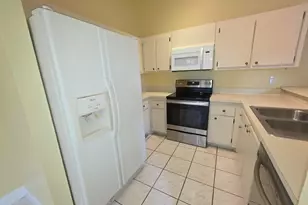 401 Springdale Cir, Palm Springs, FL 33461 - Photo 10