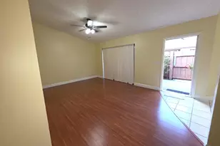 401 Springdale Cir, Palm Springs, FL 33461 - Photo 4