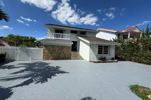 8917 SW Grand Canal Dr, Miami, FL 33174 - Photo 4