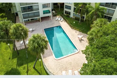 2314 S Cypress Bend Drive #Unit 313, Pompano Beach, FL 33069 - Photo 20