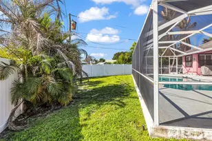 2024 NE 24th St, Jensen Beach, FL 34957 - Photo 14
