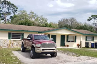 802 N Lake Dr, Fort Pierce, FL 34982 - Photo 1