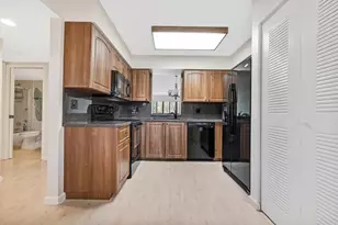 7286 Huntington Ln, Delray Beach, FL 33446 - Photo 2