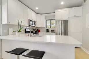 811 Club Dr, Palm Beach Gardens, FL 33418 - Photo 4