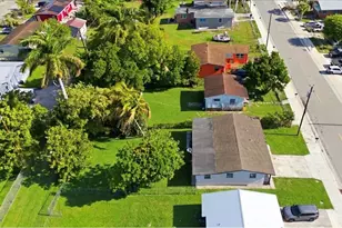 270 SW 10th Ave, South Bay, FL 33493 - Photo 32