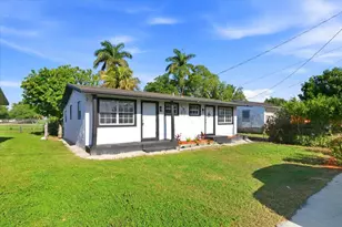 270 SW 10th Ave, South Bay, FL 33493 - Photo 2