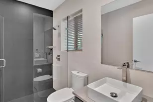 1640 NE 43rd St, Oakland Park, FL 33334 - Photo 56