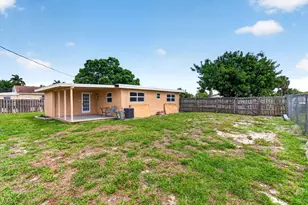 1537 E Breezy Ln, West Palm Beach, FL 33417 - Photo 8